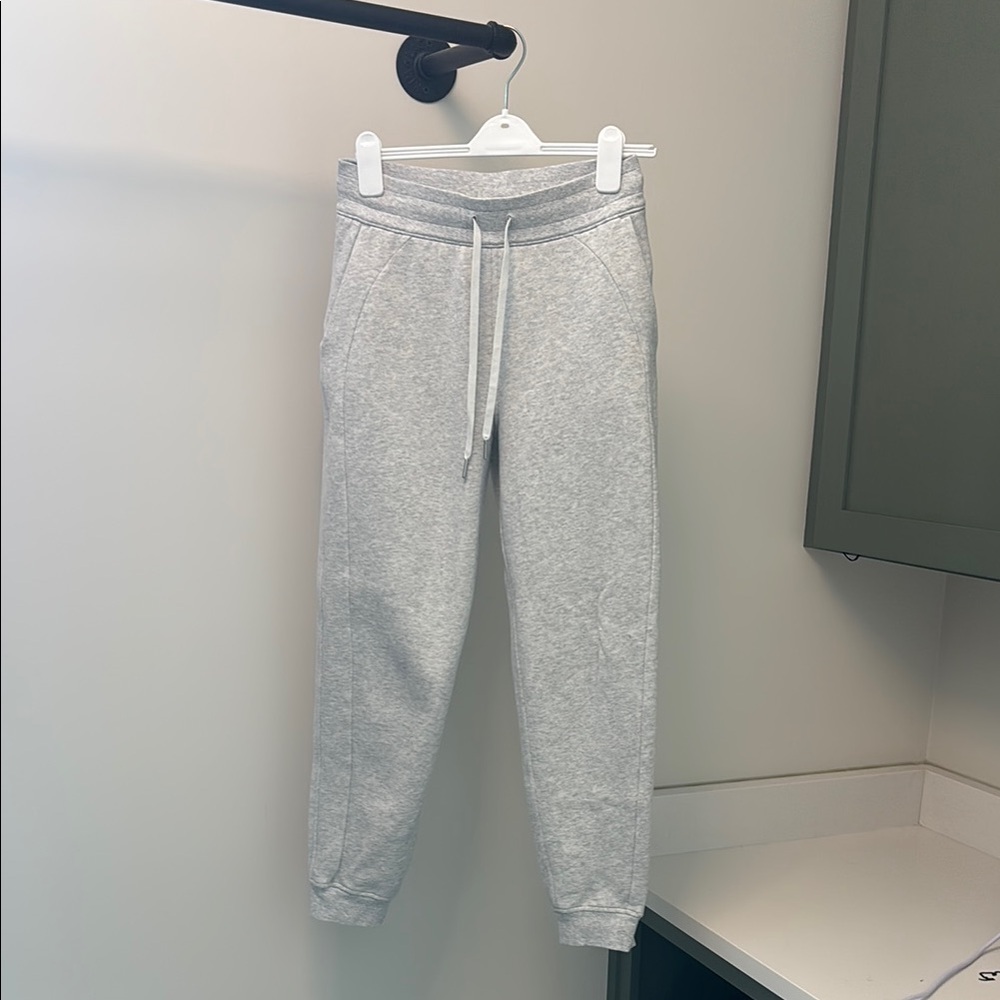Lululemon Ready to Fleece High-Rise Jogger Light Grey Size 6